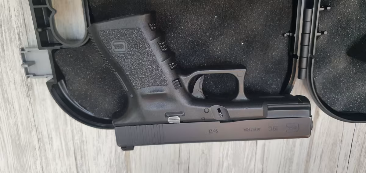 GLOCK 19 C DELİKLİ ANAHTARLI