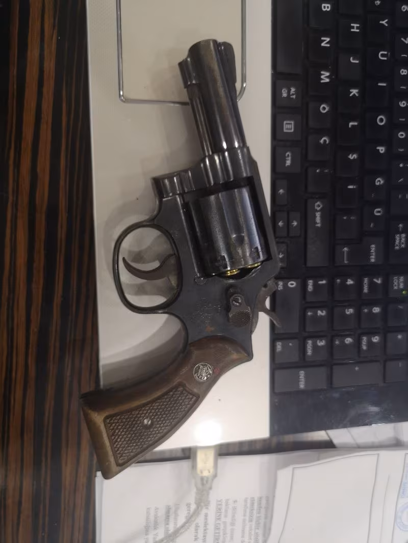 ACİL SATILIK  HİÇBİR SORUNU YOK  38 kalibre Smith wesson