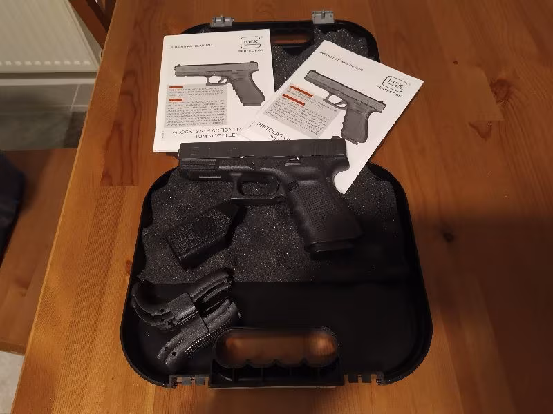 Glock 19 gen 4 aksesuarları ile birlikte