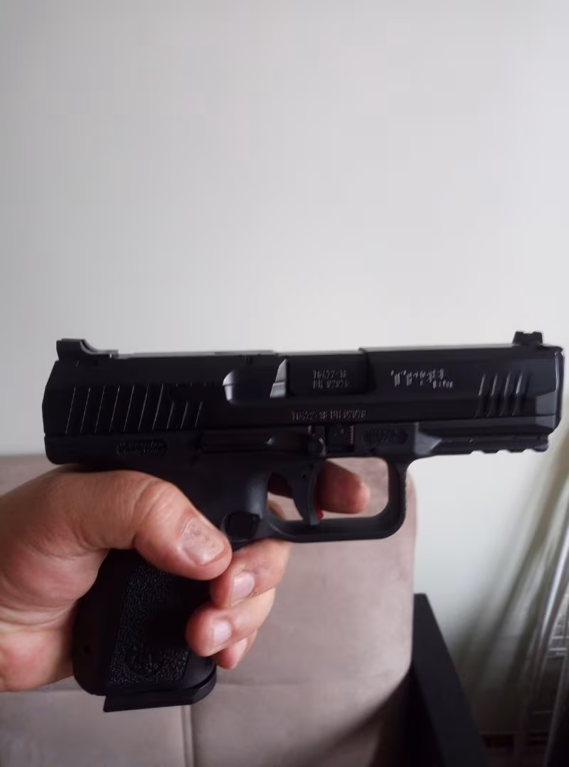 Memurdan sıfır ayarında. Canik TP9 SF elite. Sadece iki kutu mermi atıldı