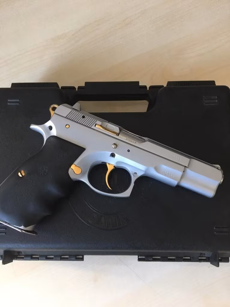 Kamu Görevlisinden Beylik Tabancası