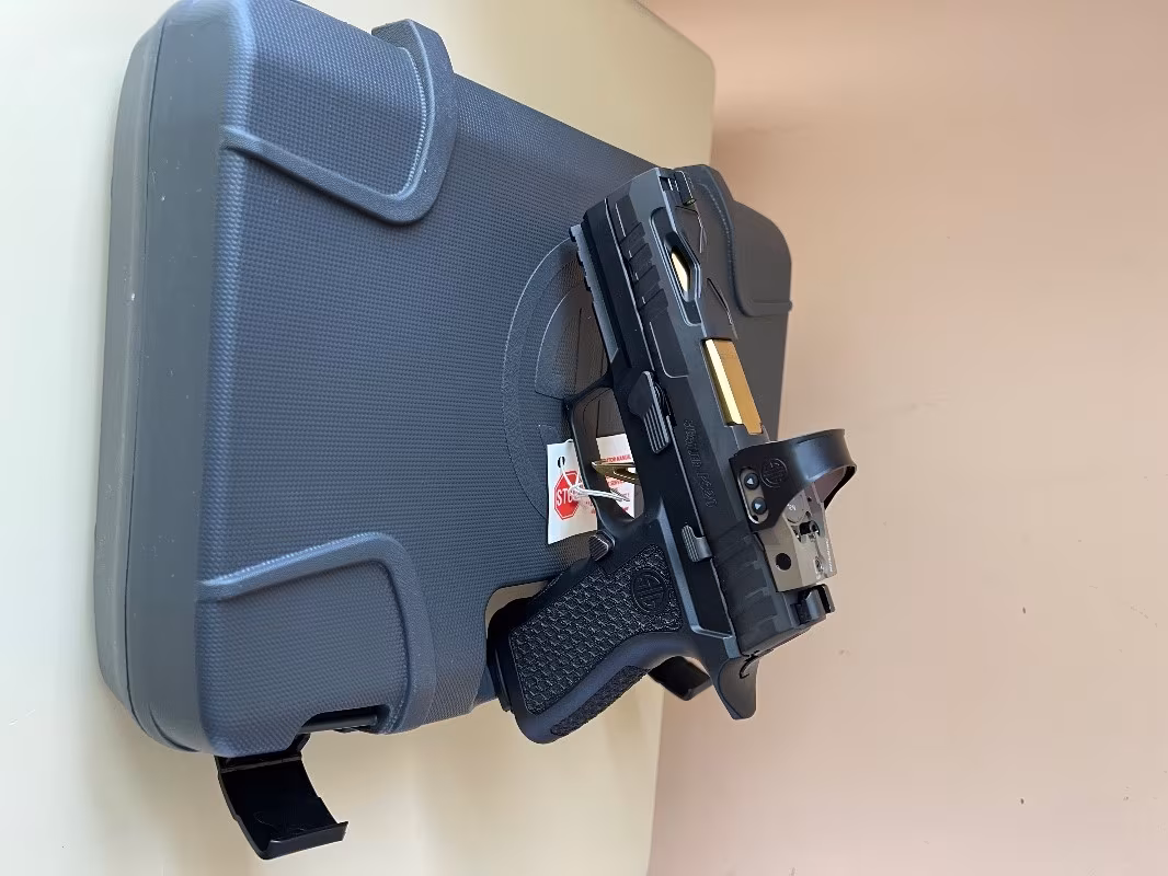 SIG SAUER P320 Romeo 1 Pro nişangahlı