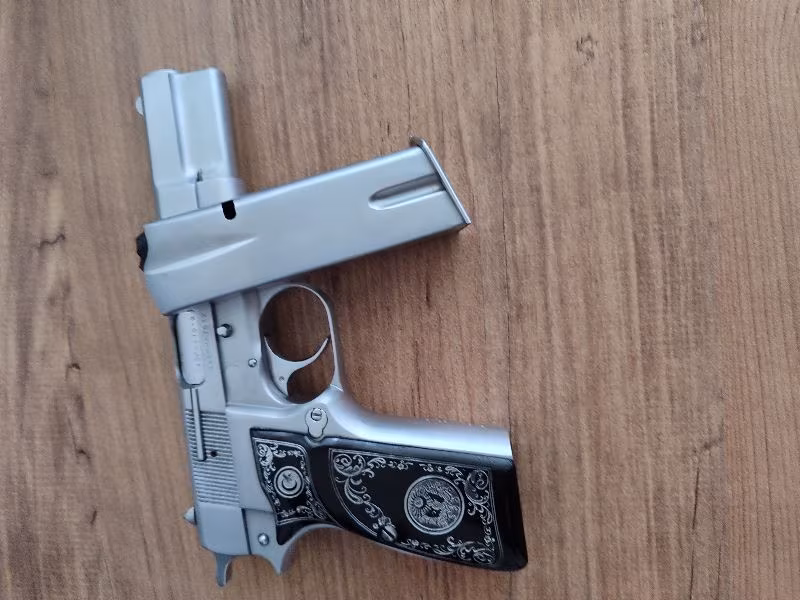 Polisten temiz Browning