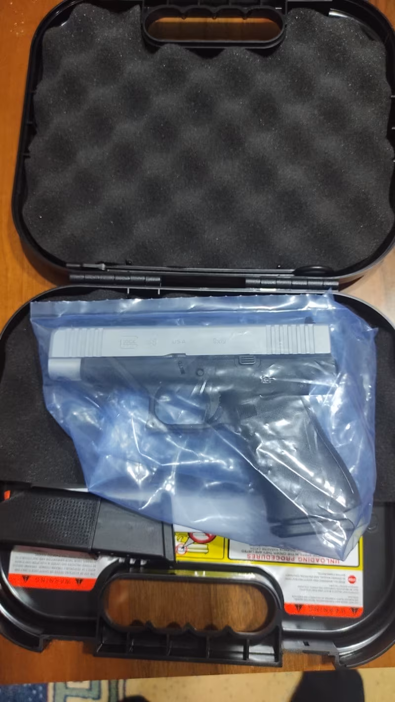 Kamu görevlisinden Sıfır kutusunda GLOCK 48 SİLVER MKE dan alınma hiç atış yapılmamış