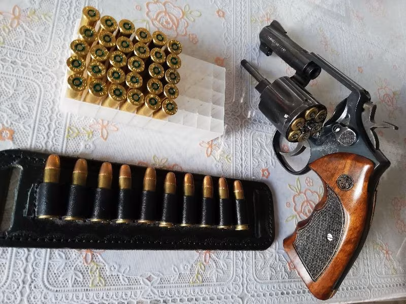 MEMURDAN RUHSATLI TOPLU TABANCA