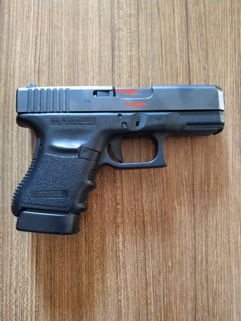 GLOCK G30 .45 Auto Yanındaki Bodyguard...