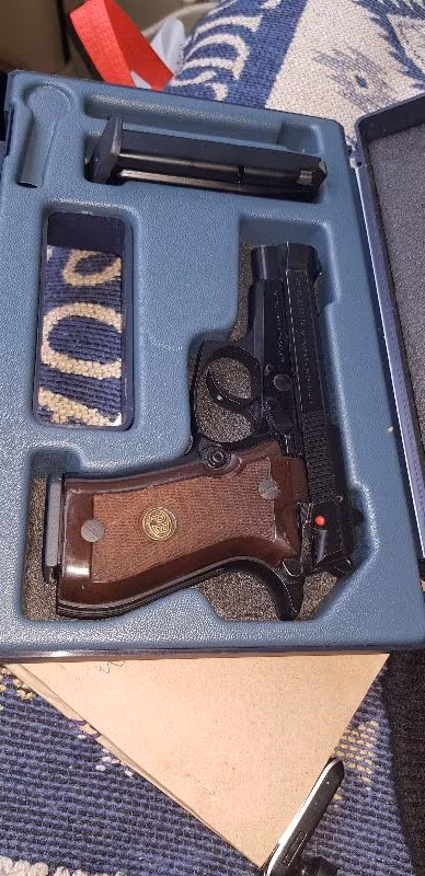 EMEKLI MEMURDAN orjinal KUTUSUNDA ve yedek ŞARJÖRÜ ile