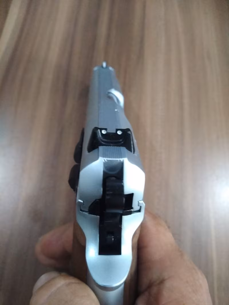 Askeri personelden CZ 75 B Luger