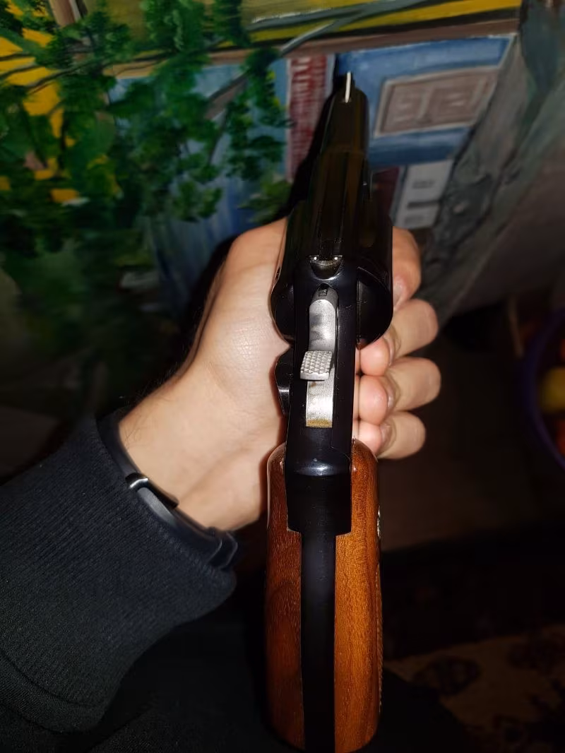 Emekli polis memeurundan çok temiz smith-wesson model 10