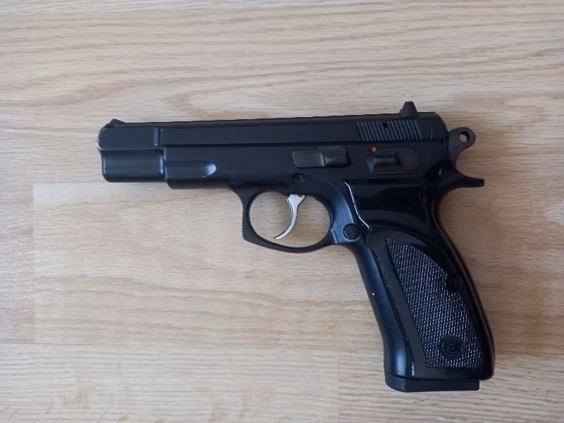 EMEKLİ POLİSTEN CZ75