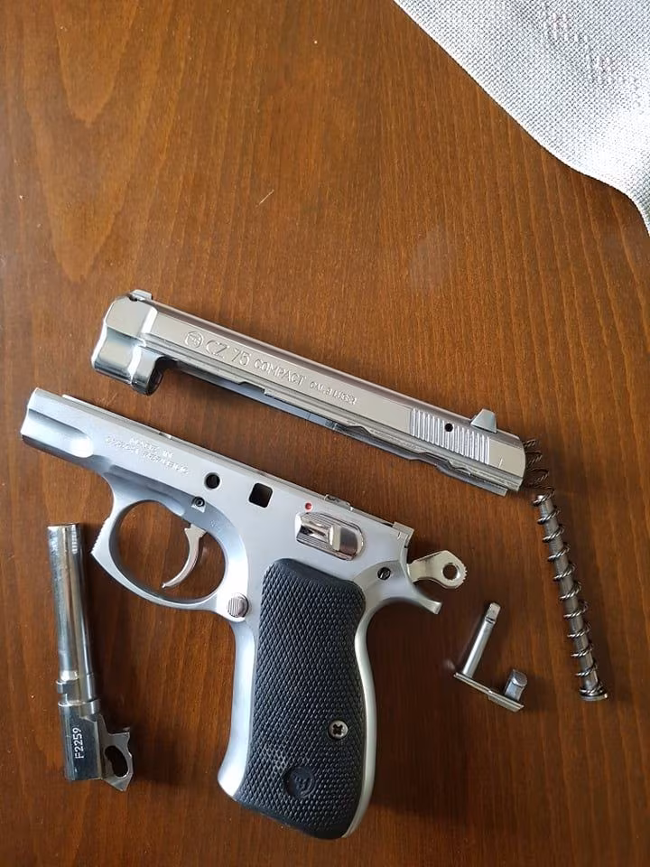 FİYAT DÜŞTÜ SON FIRSAT.   TEMİZ CZ 75 COMPACT 8750 TL