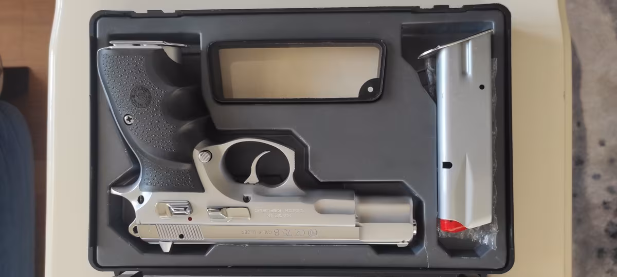 ✓CZ 75 B