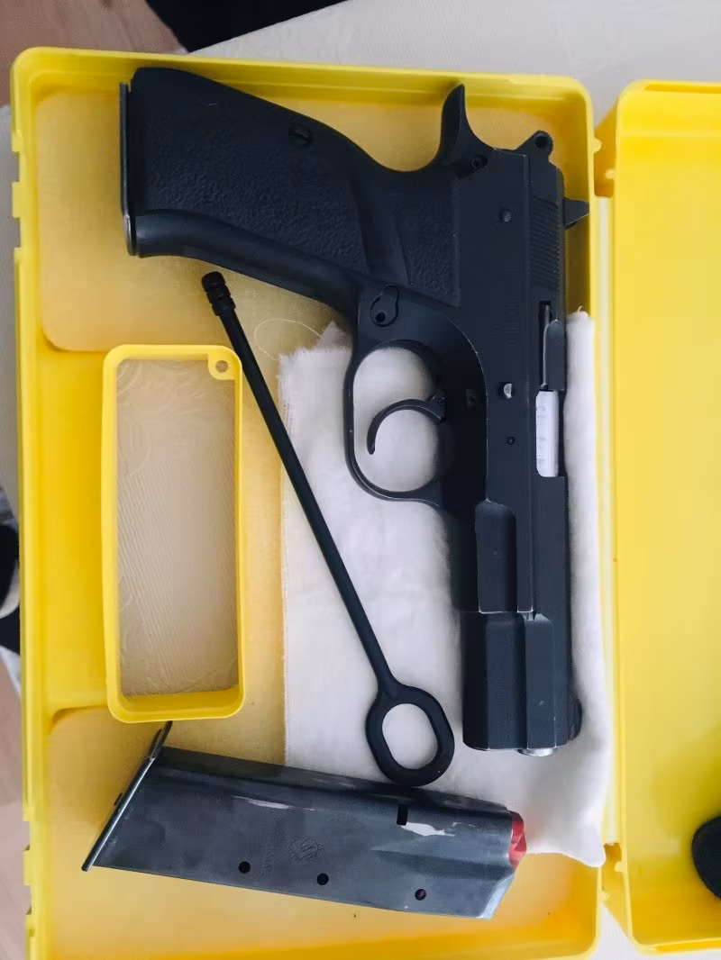 Emekli subaydan İkinci el sıfır ayarında tabanca