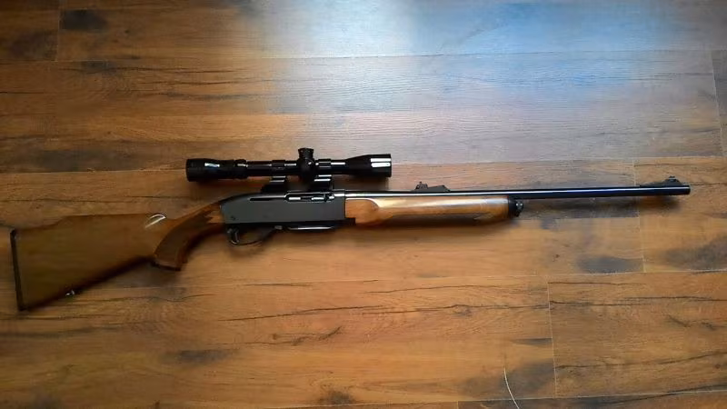 REMİNGTON 7400 30-06 Cal. Sıfır yarı otomatik yivli av tüfeği.