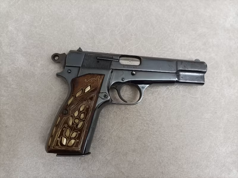 Emekli emniyet personelinden temiz silah