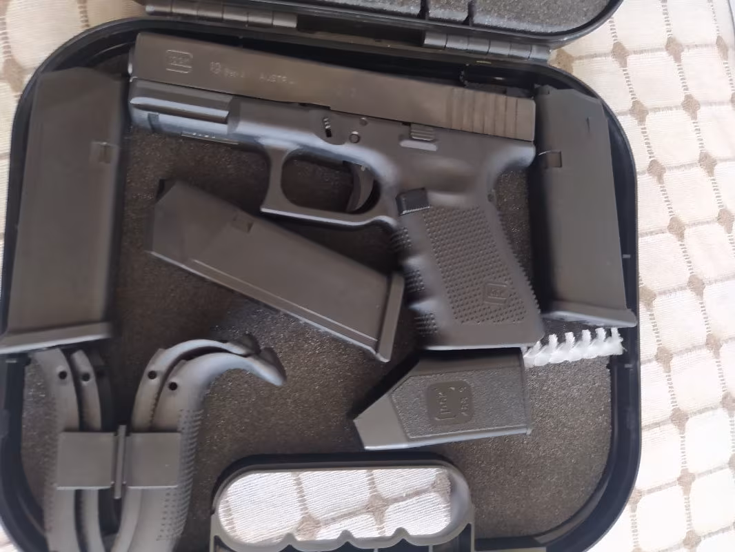 Satılık silah memurdan