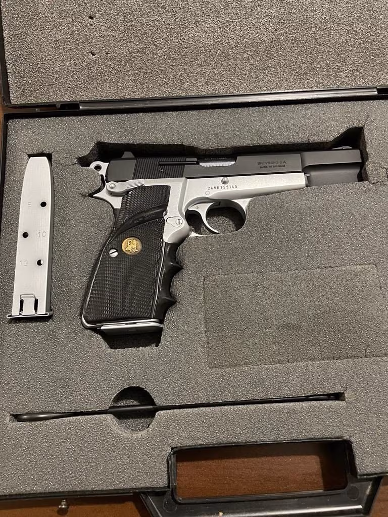 Yargı mensubunun koleksiyonundan Belçika Browning Practical