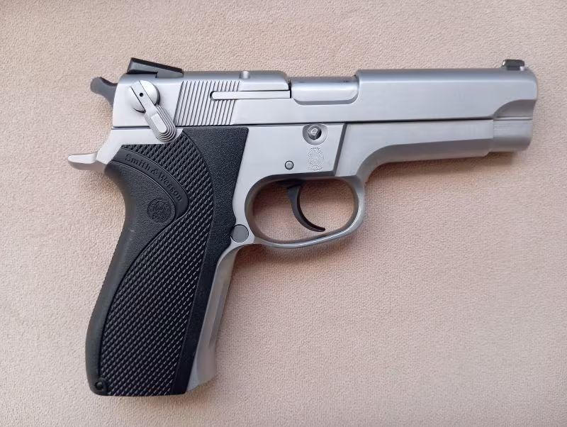Hatasız Sıfır ayarında Smith Wesson MOD 5906