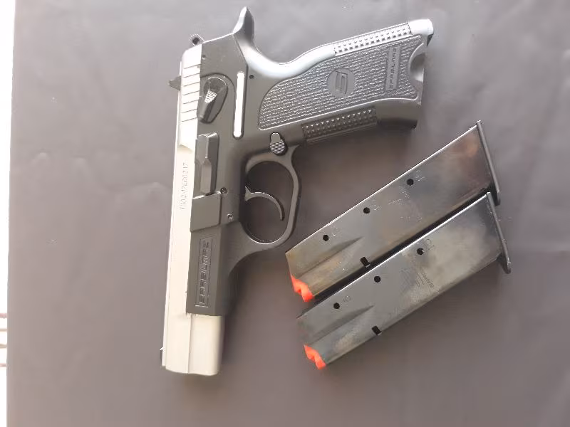 Sıfır ayarında Sarsılmaz B6 Beyaz tabanca