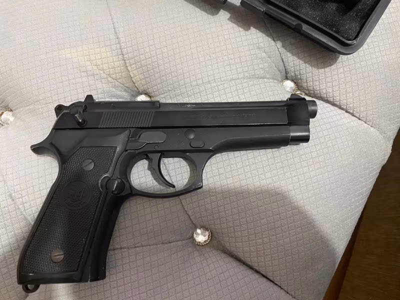 Emekli bayan polisten Beretta F92