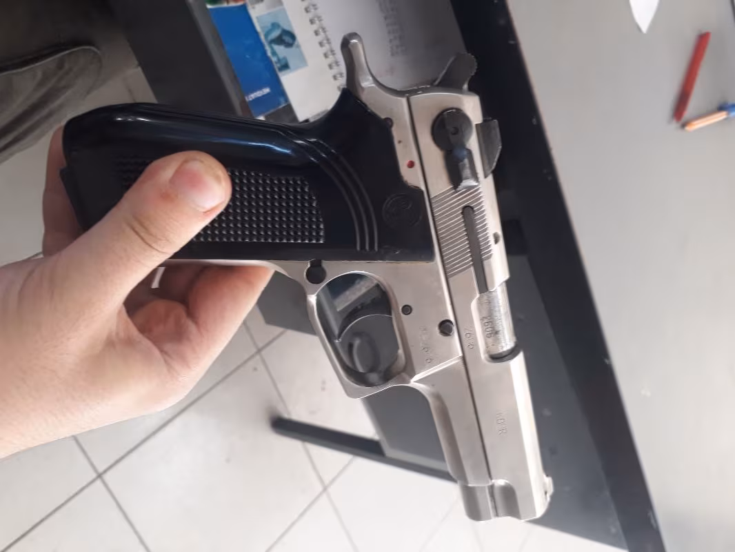 Memurdan temiz silah