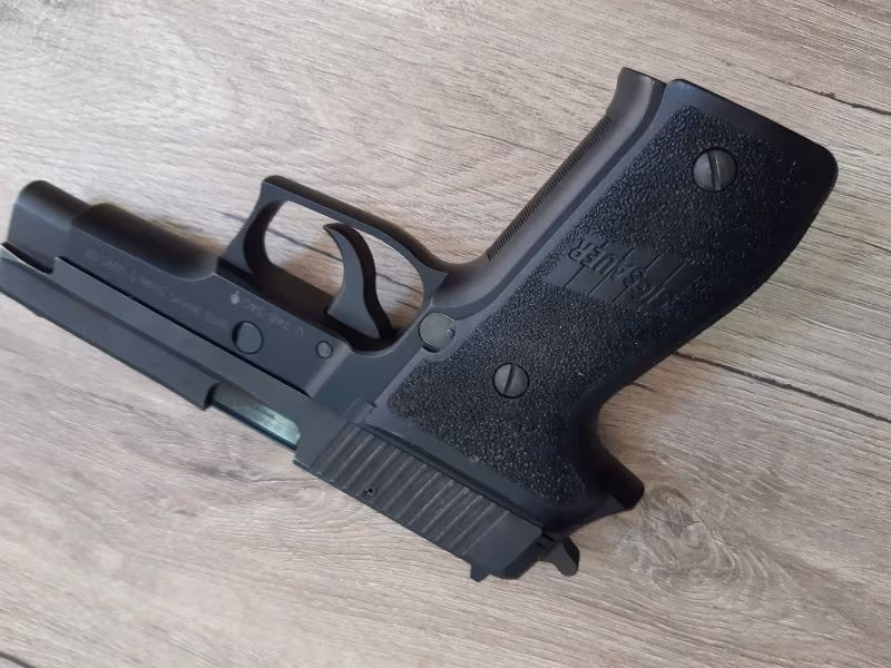 millî eğitim müdüründen sıfır ayarında sıg sauer tabanca