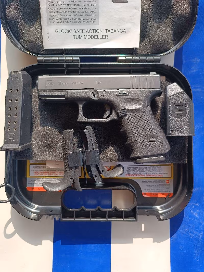 GLOCK 19 GEN TABANCA ÇİZİK YOK TEMİZ AVUSTURYA YAPIMI KUTUSUNDA