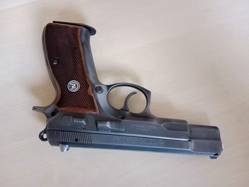 Emniyet mensubundan 97 yılı üretimi Cz75