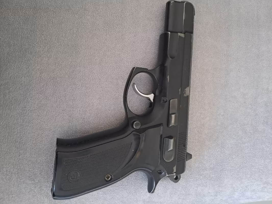 Memurdan 99 model cz 75 B çok temiz