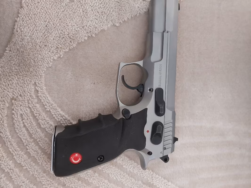 Memurdan temiz tabanca