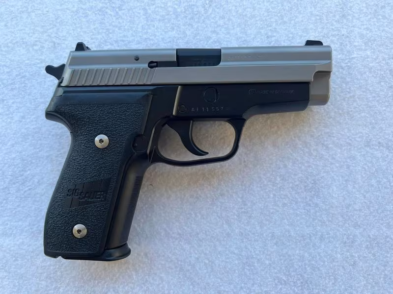 SIG SAUER P229 (TWO TONE)