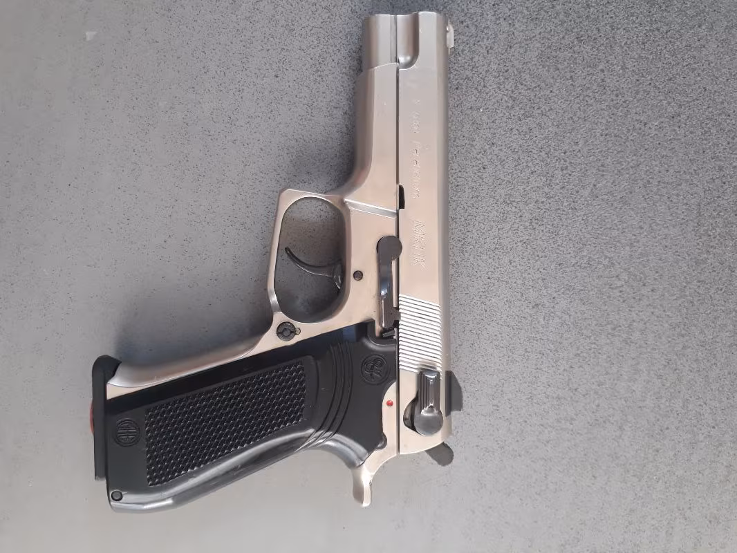 Memurdan temiz silah