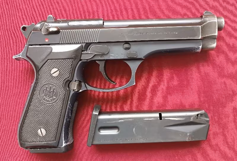 EMEKLİ EMNİYET GÖREVLİSİNDEN RUHSATLI,SIFIR AYARINDA İLK ELDEN ÇOK AZ KULLANILAN EN FAZLA 500 MERMİ ATILAN EFSANE PİETRO BERETTA FS 92 - 68.000 TL.