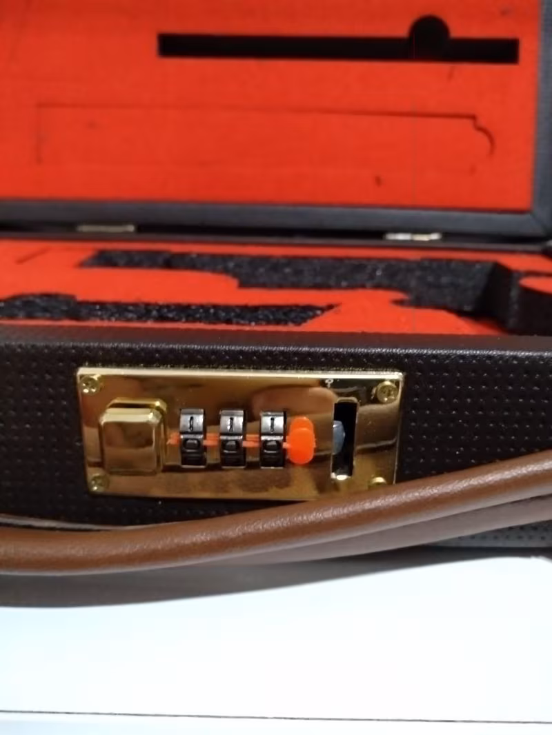 Deri şifreli tabanca çantasi