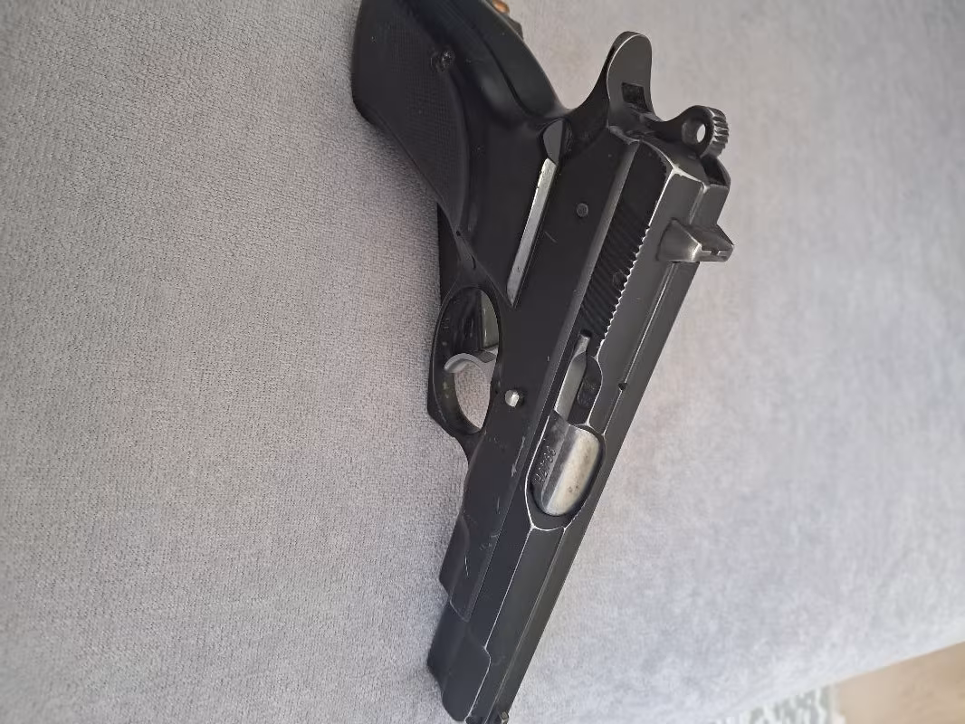 Memurdan 99 model cz 75 B çok temiz