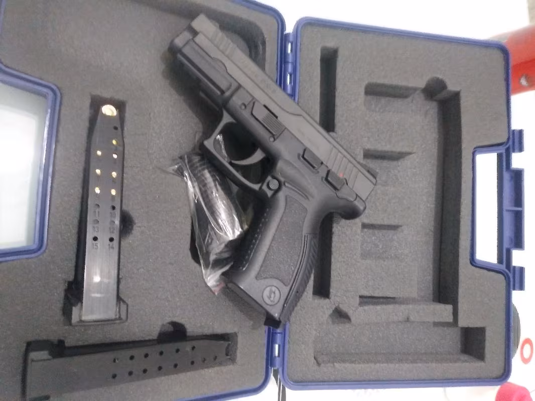 Tabancam temiz sıfır gibi 50 mermi atılmışdır son fiyat acil satlık)tır