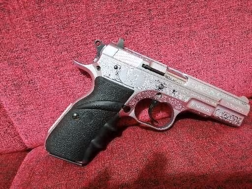 Özel üretim sarsılmaz kılınç 2000 Ata gravürlü