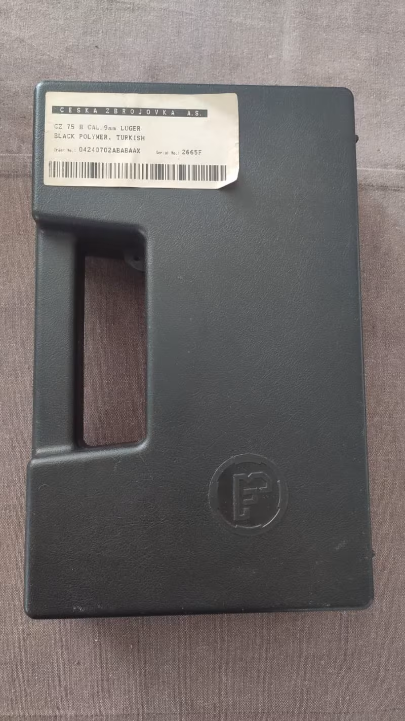 TEMİZ  CZ 75B 95 MODEL KROM KAPLI ÖZENLE KULLANILMIŞ YEDEK ŞARJÖR VE KUTUSU MEVCUT  EN TUTULAN MODEL