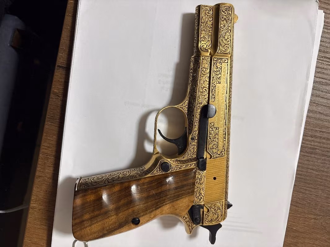 Özel işlemeli browning