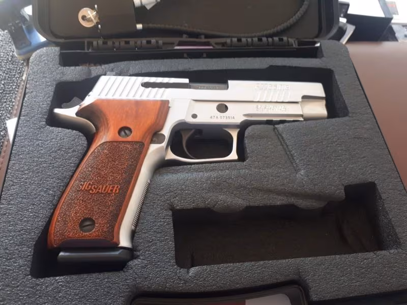 SIFIR KUTUSUNDA HİÇ KULLANILMAYAN SİGSAUER P226 ELİTE STANLESS