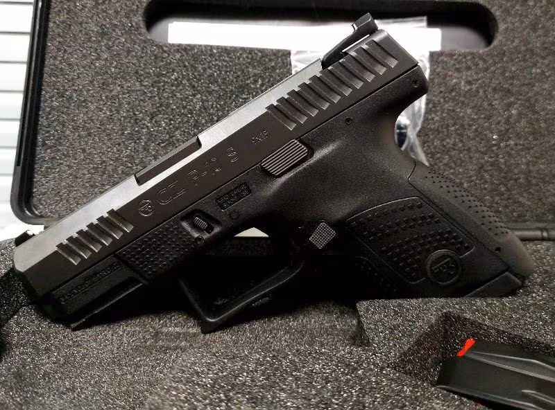 CZ P-10 S