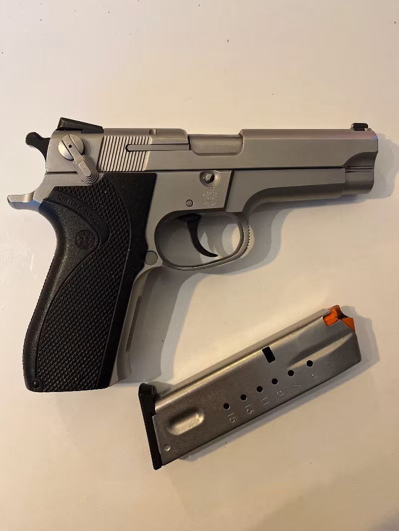 Smith & Wesson Mod 5906