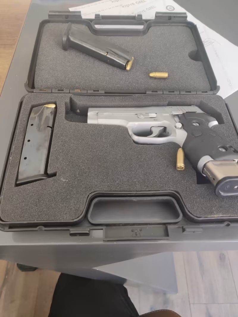 Emniyet mensubundan sıfır ayarında sıgsauer p228