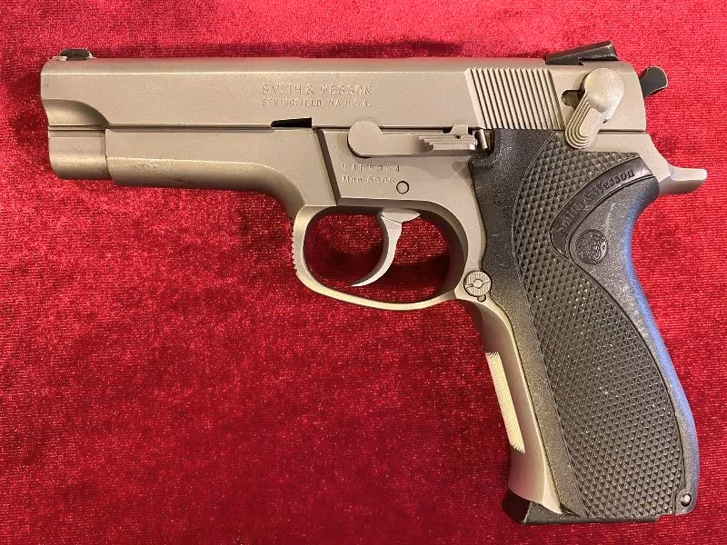 Sahibinden Temiz Smith&Wesson 5906 9x19 mm Tabanca