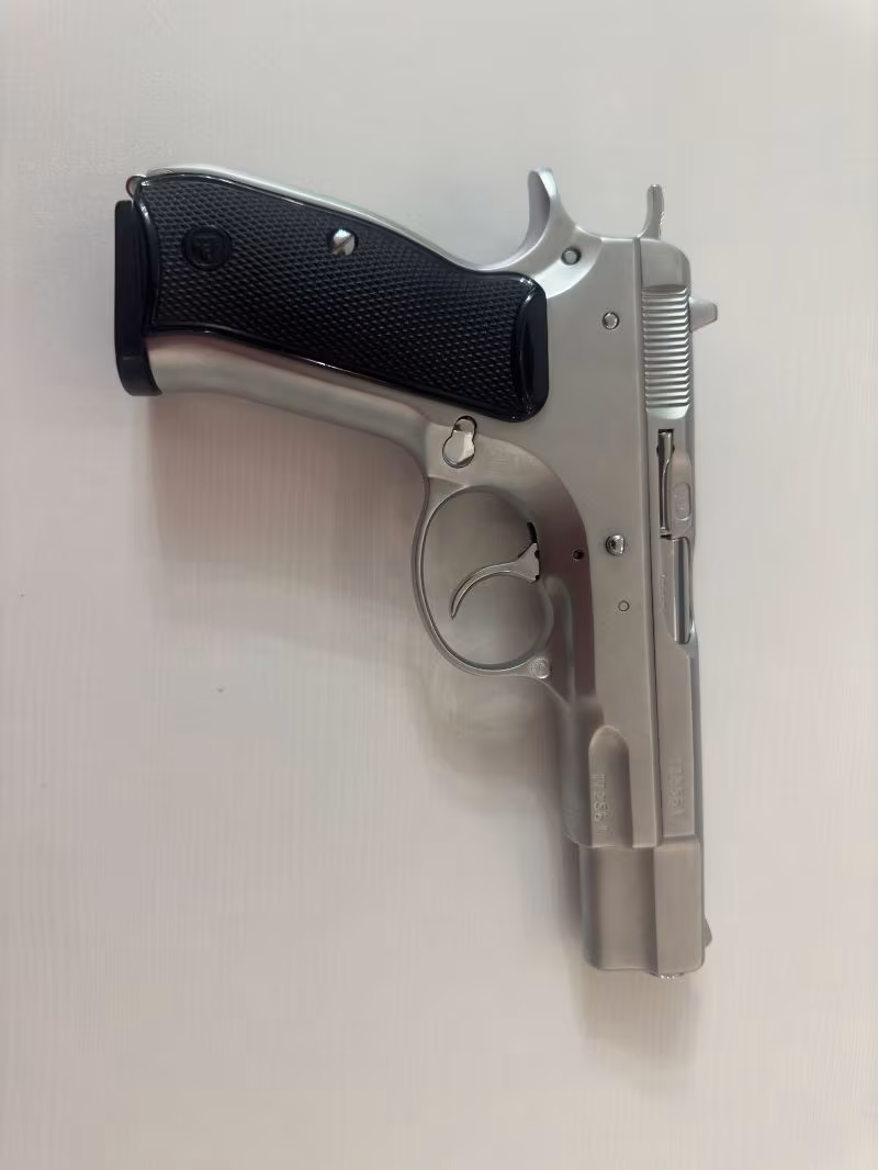 Kamu Görevlisinden temiz krom kaplama CZ 75