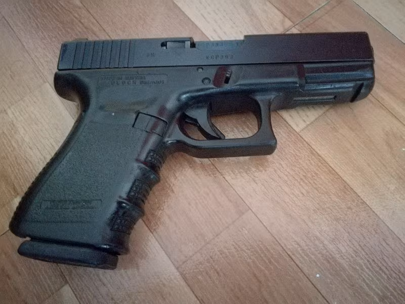 Askeri personelden satılık 2nci el temiz Glock 19 16 lı