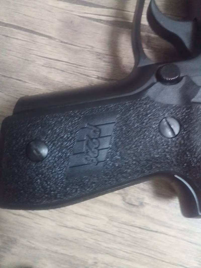 Sıfıra yakın SİG SAURE P228