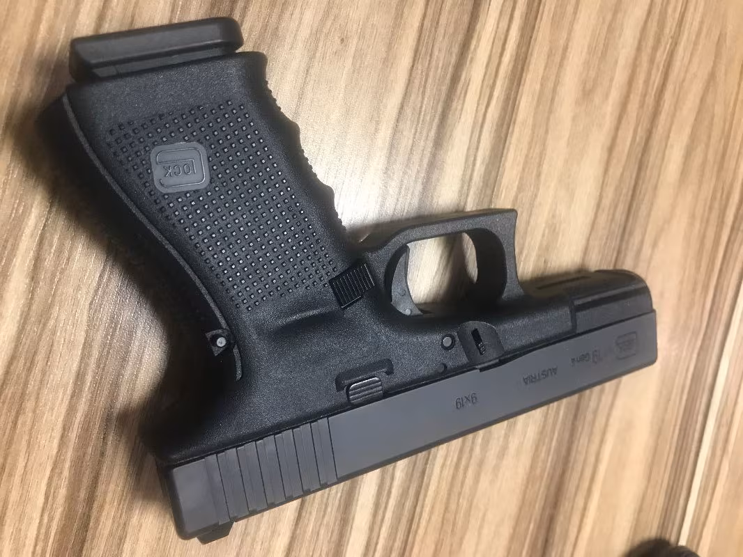 Çok temiz bir silah. Kutusu ve bütün aparatları var