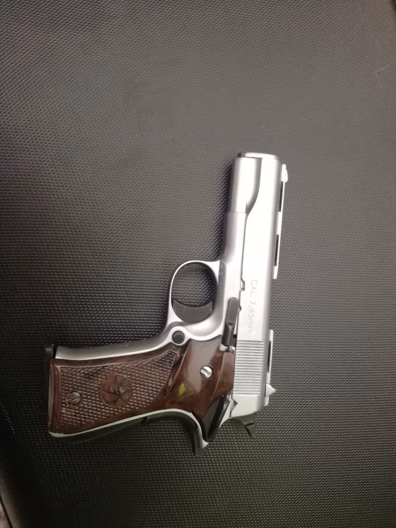 L lama İspanyol silah