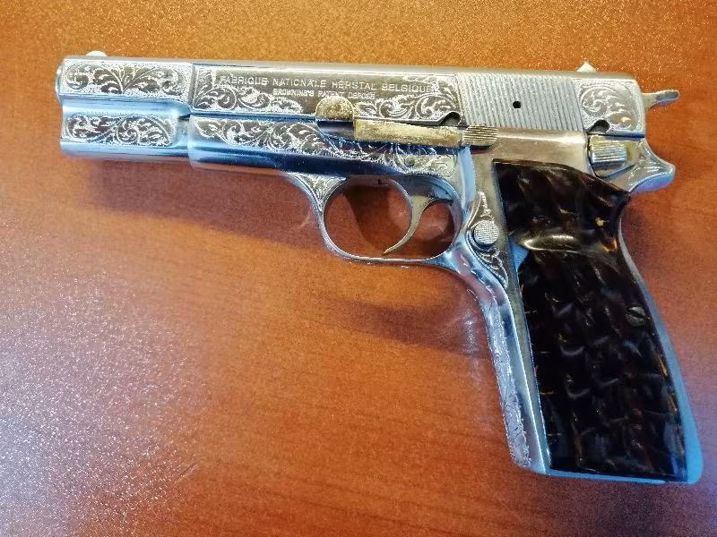 Emekli Albaydan 9 mm Gravürlü Belçika Browning